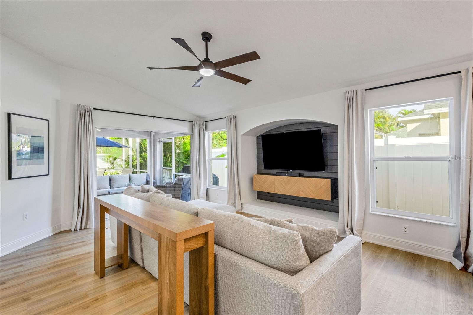 Image 19 of 47 For 6226 Blueflower Court