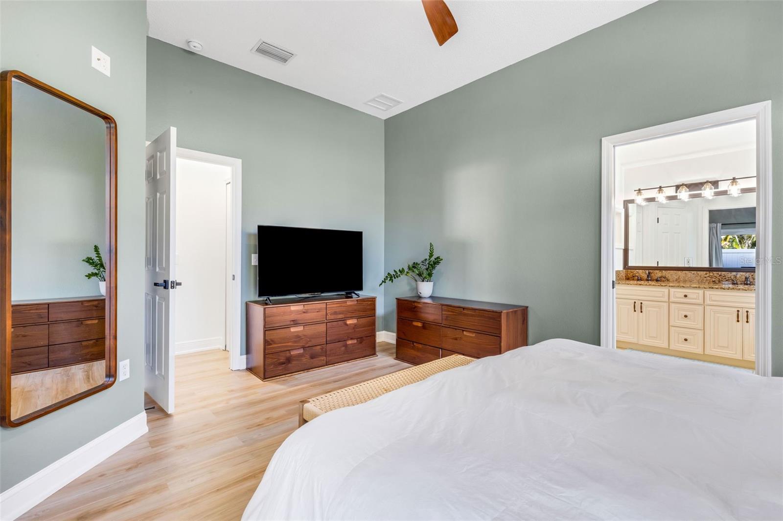 Image 27 of 47 For 6226 Blueflower Court