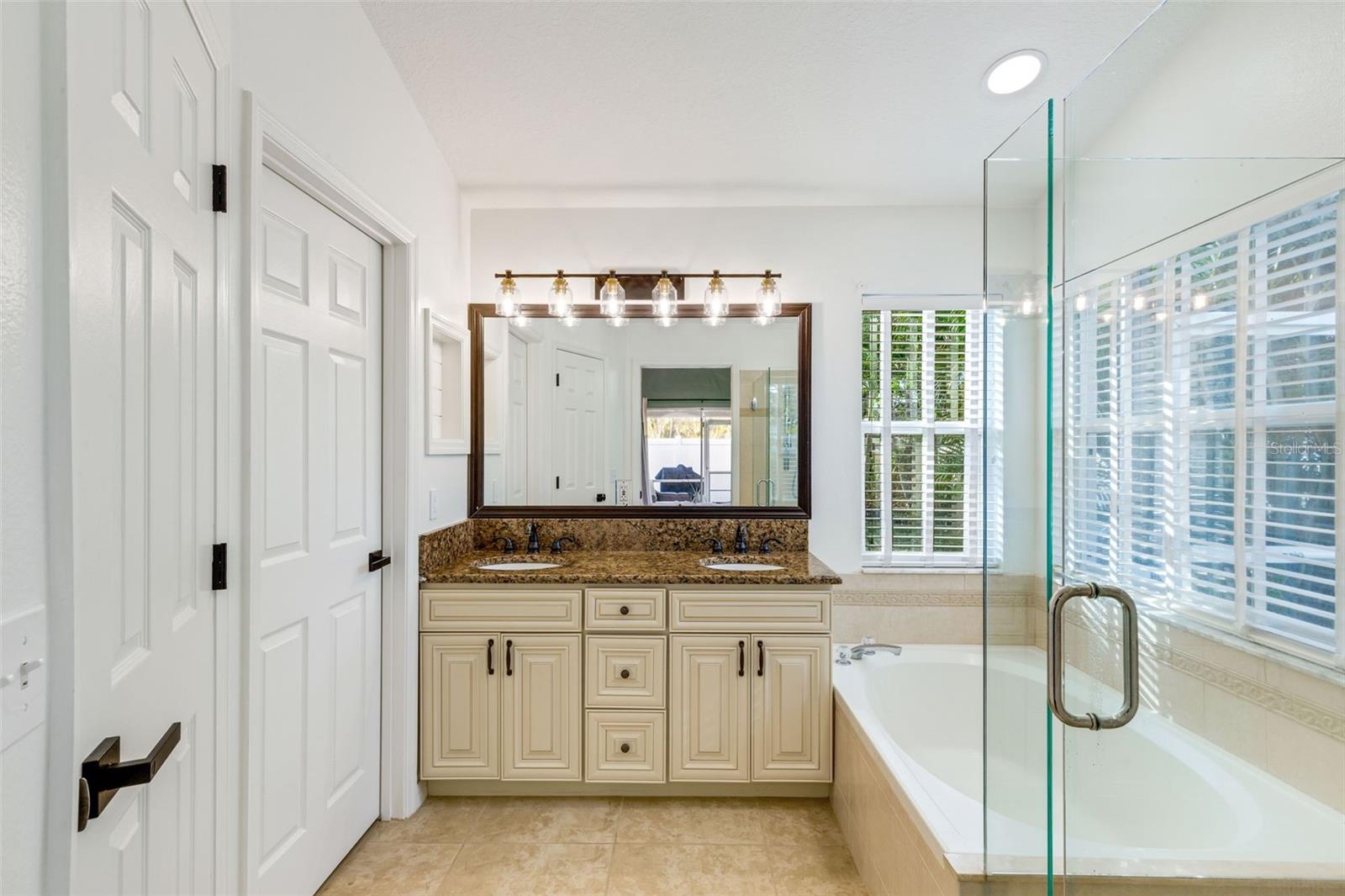 Image 28 of 47 For 6226 Blueflower Court