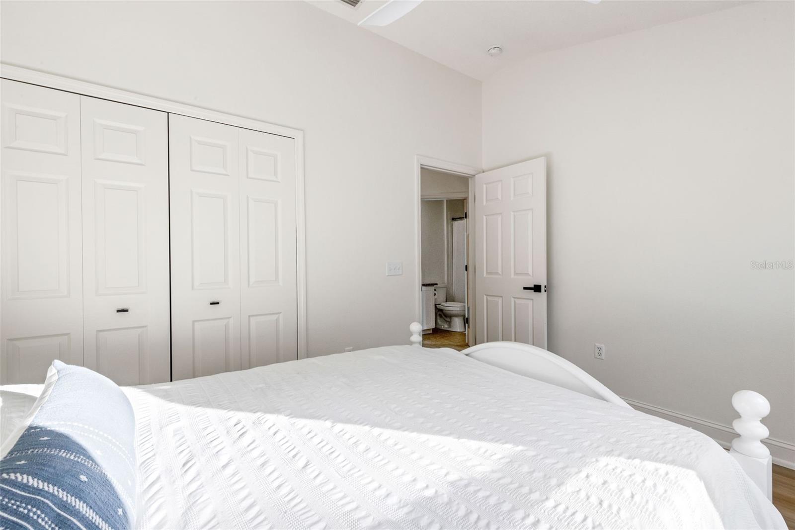 Image 32 of 47 For 6226 Blueflower Court