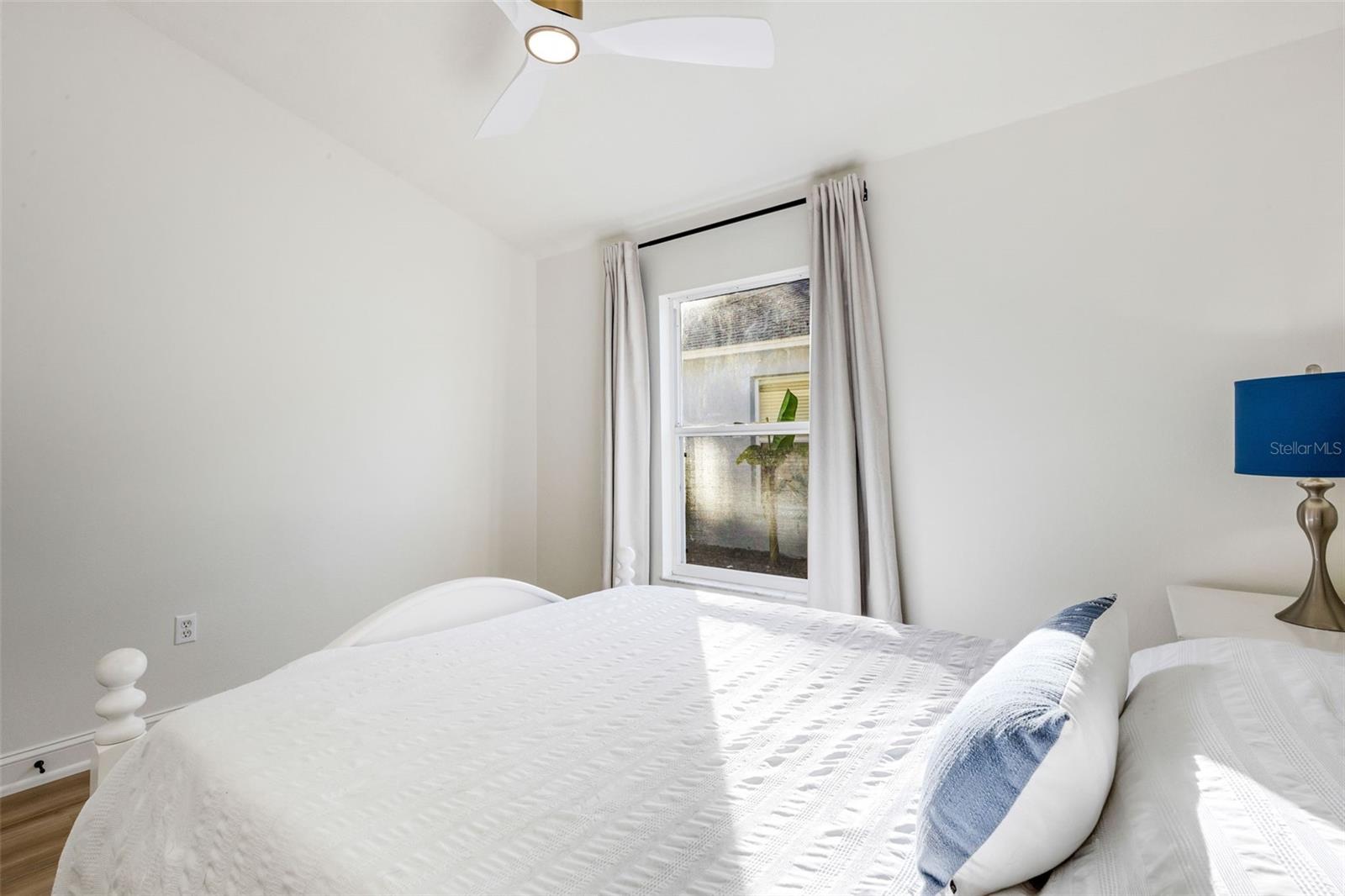 Image 33 of 47 For 6226 Blueflower Court