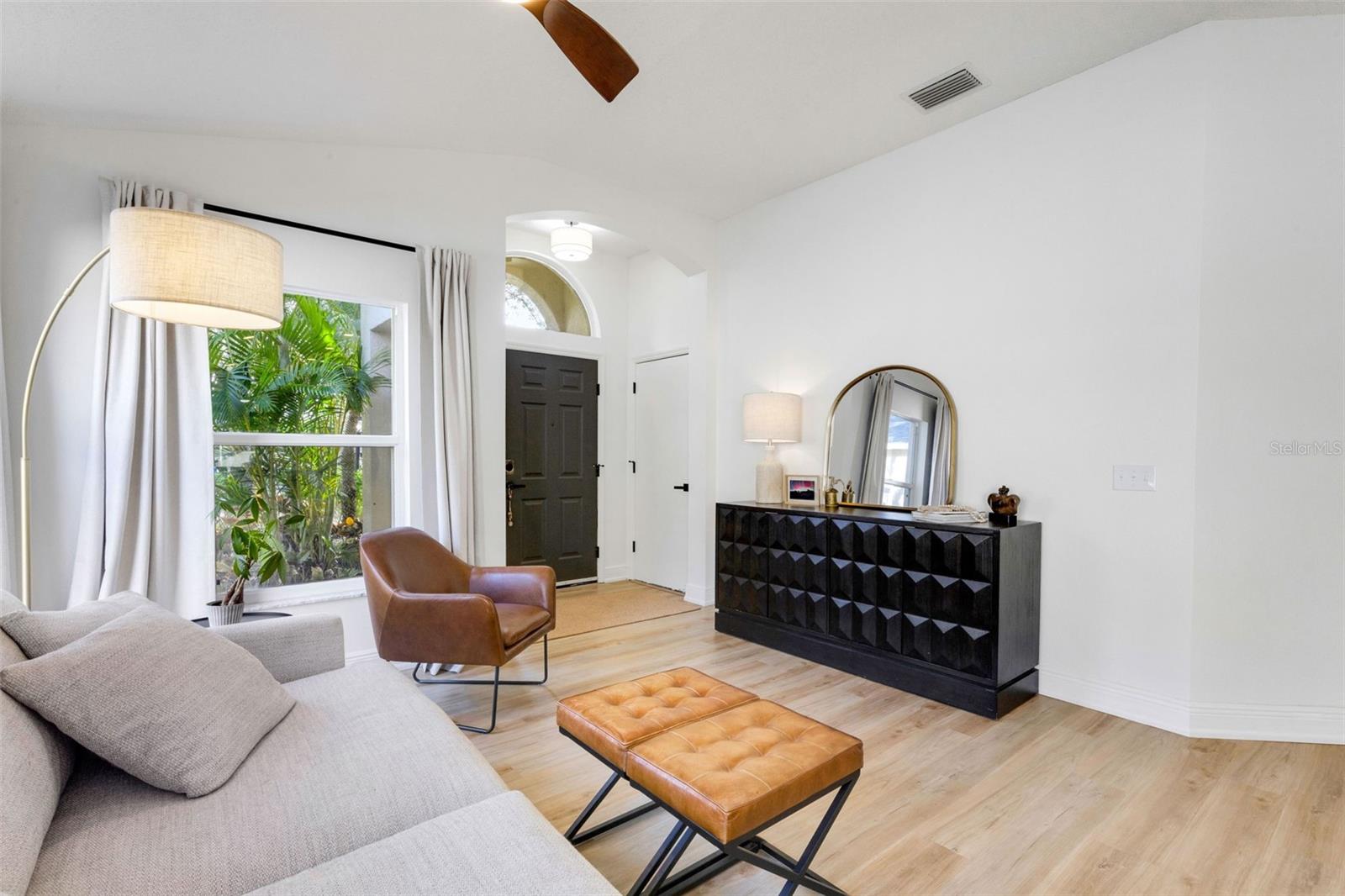 Image 4 of 47 For 6226 Blueflower Court