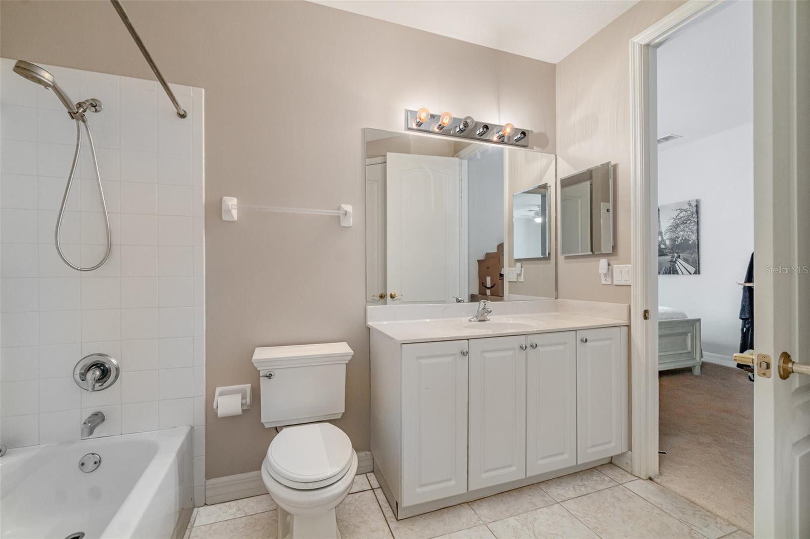 Image 19 of 33 For 6100 Jonathans Bay Circle 302