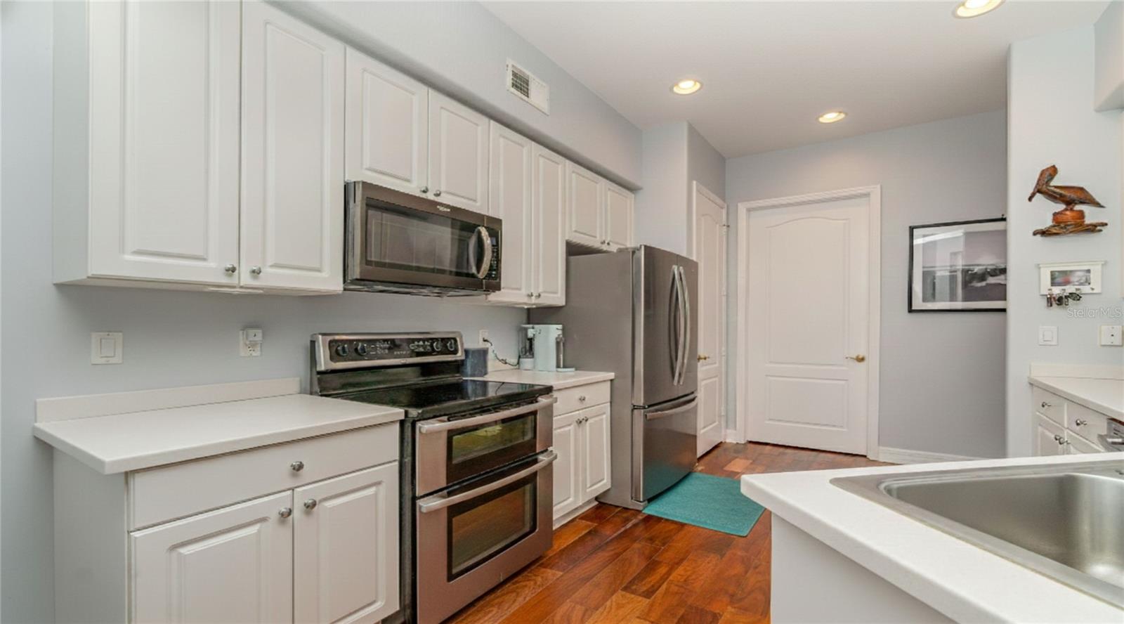 Image 2 of 33 For 6100 Jonathans Bay Circle 302