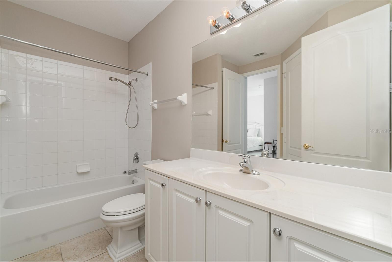 Image 20 of 33 For 6100 Jonathans Bay Circle 302