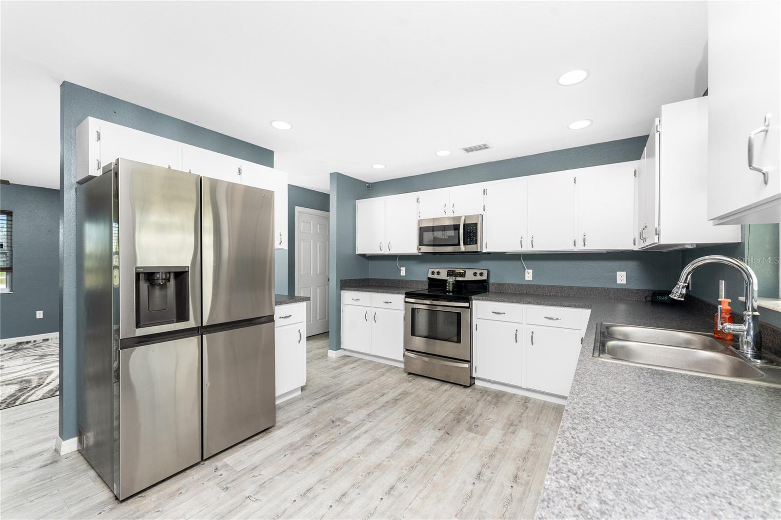 Image 13 of 57 For 7105 Clematis Drive