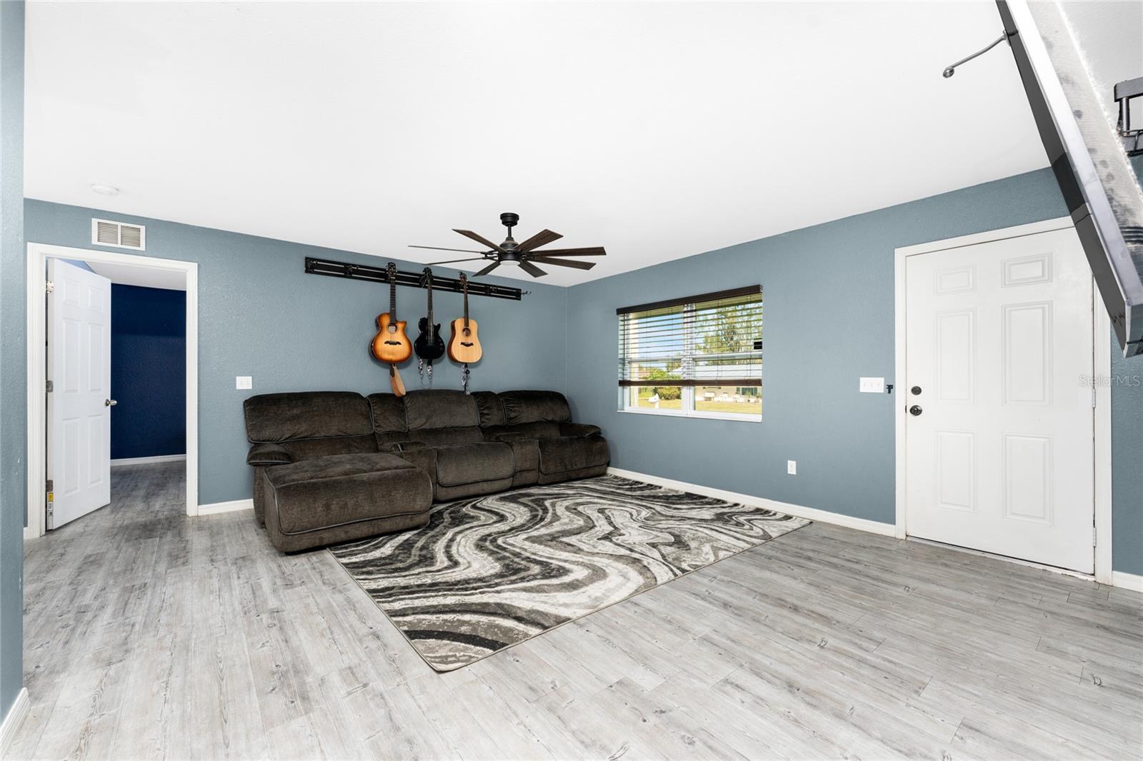 Image 5 of 57 For 7105 Clematis Drive