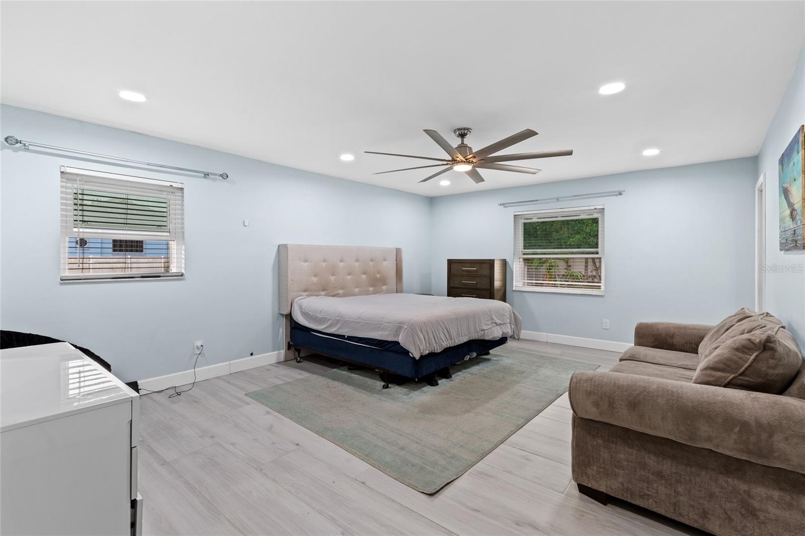 Image 11 of 33 For 120 43rd Street Nw