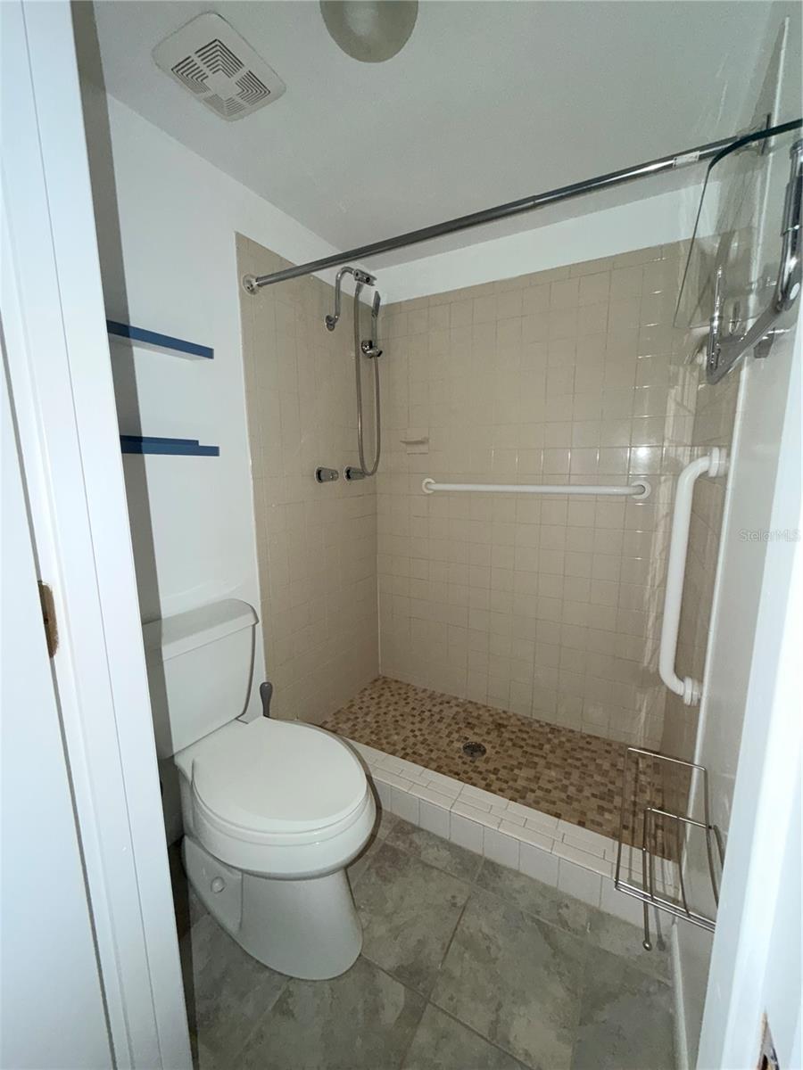 Image 17 of 59 For 5920 7th Avenue W