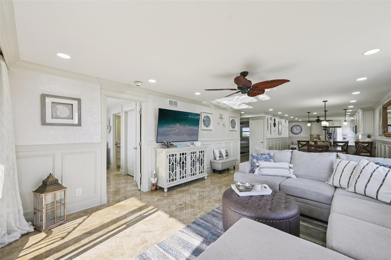 Listing photo id 11 for 5770 Midnight Pass Road C601