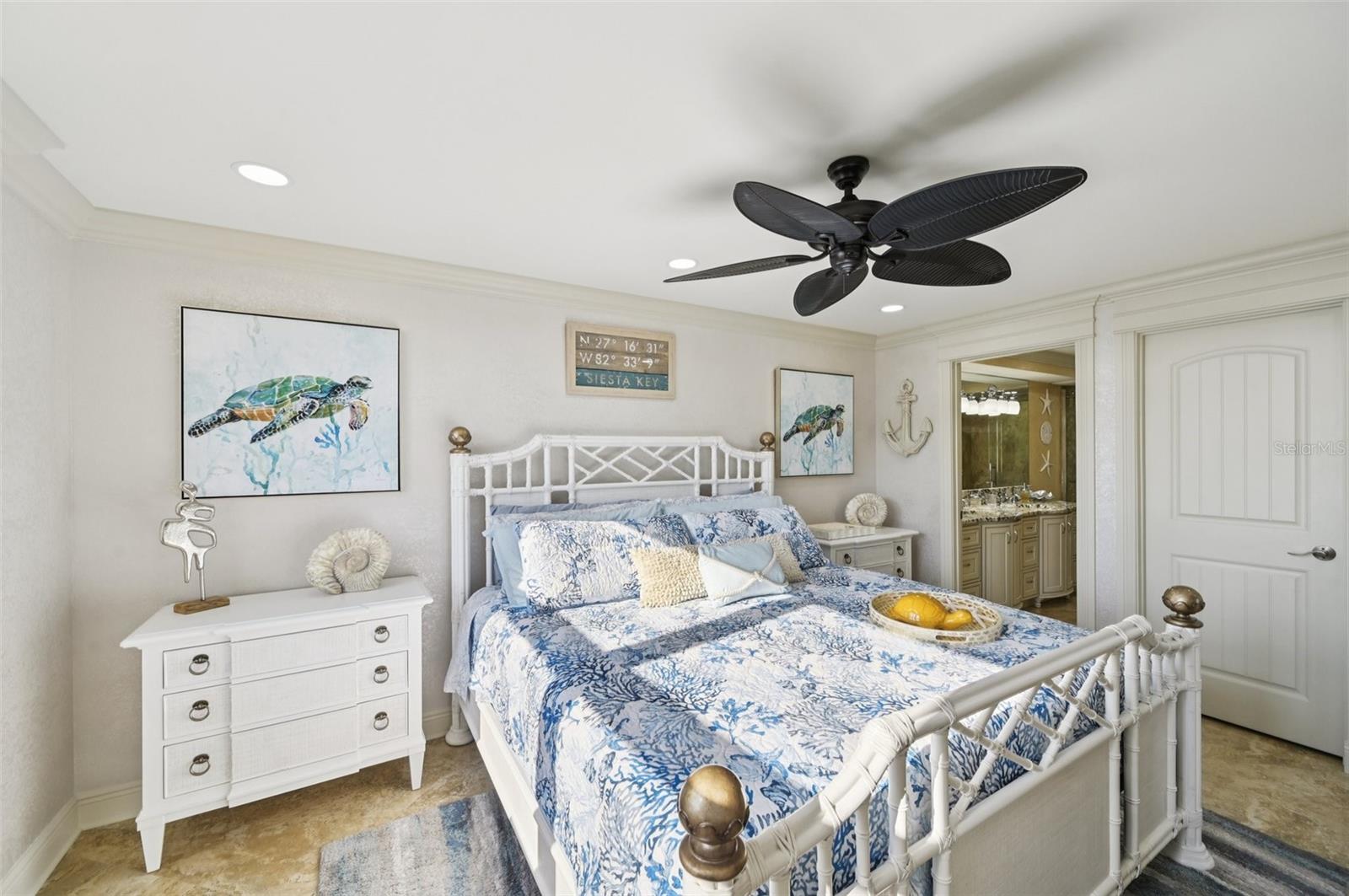 Listing photo id 17 for 5770 Midnight Pass Road C601