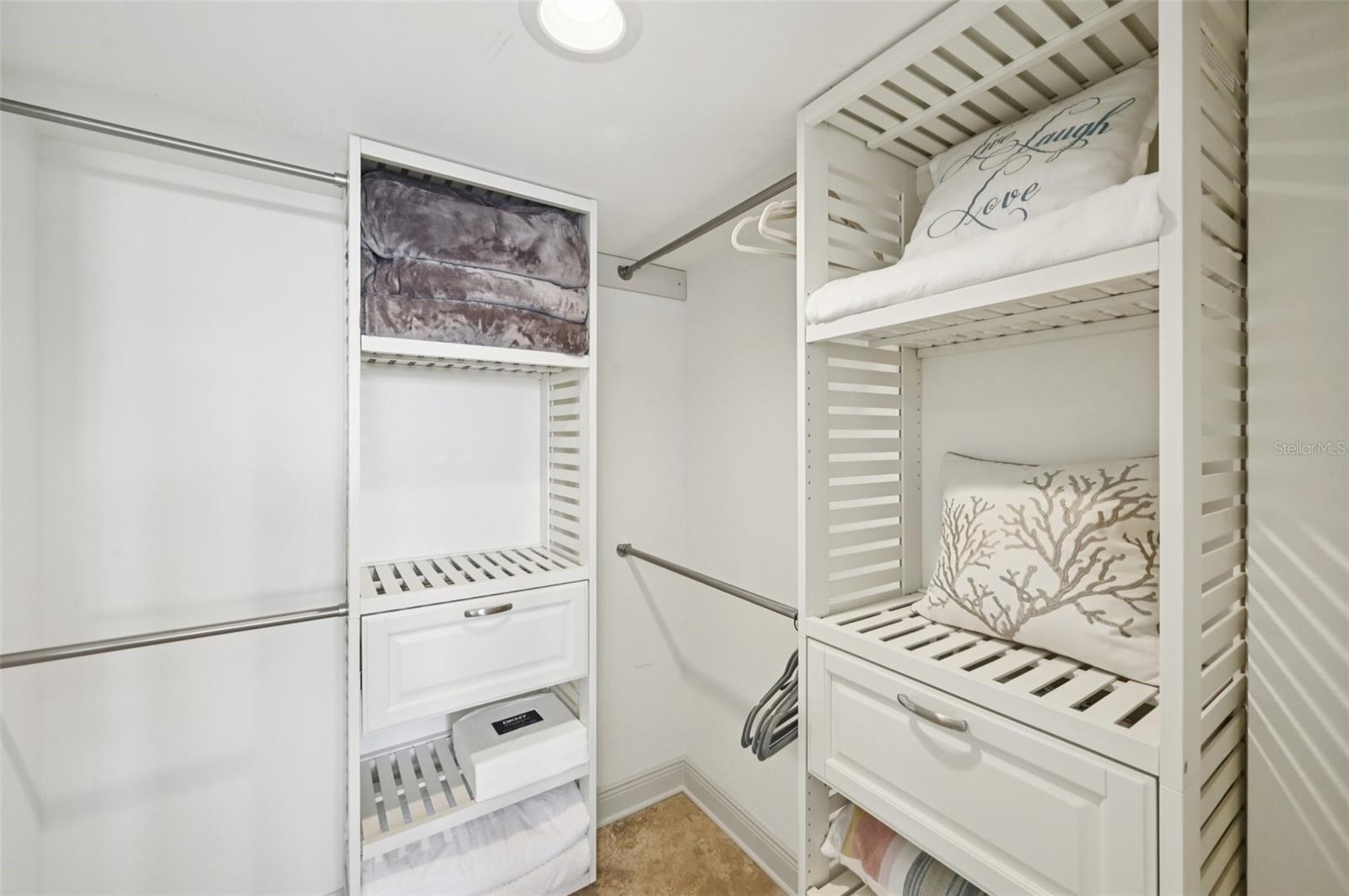 Listing photo id 18 for 5770 Midnight Pass Road C601