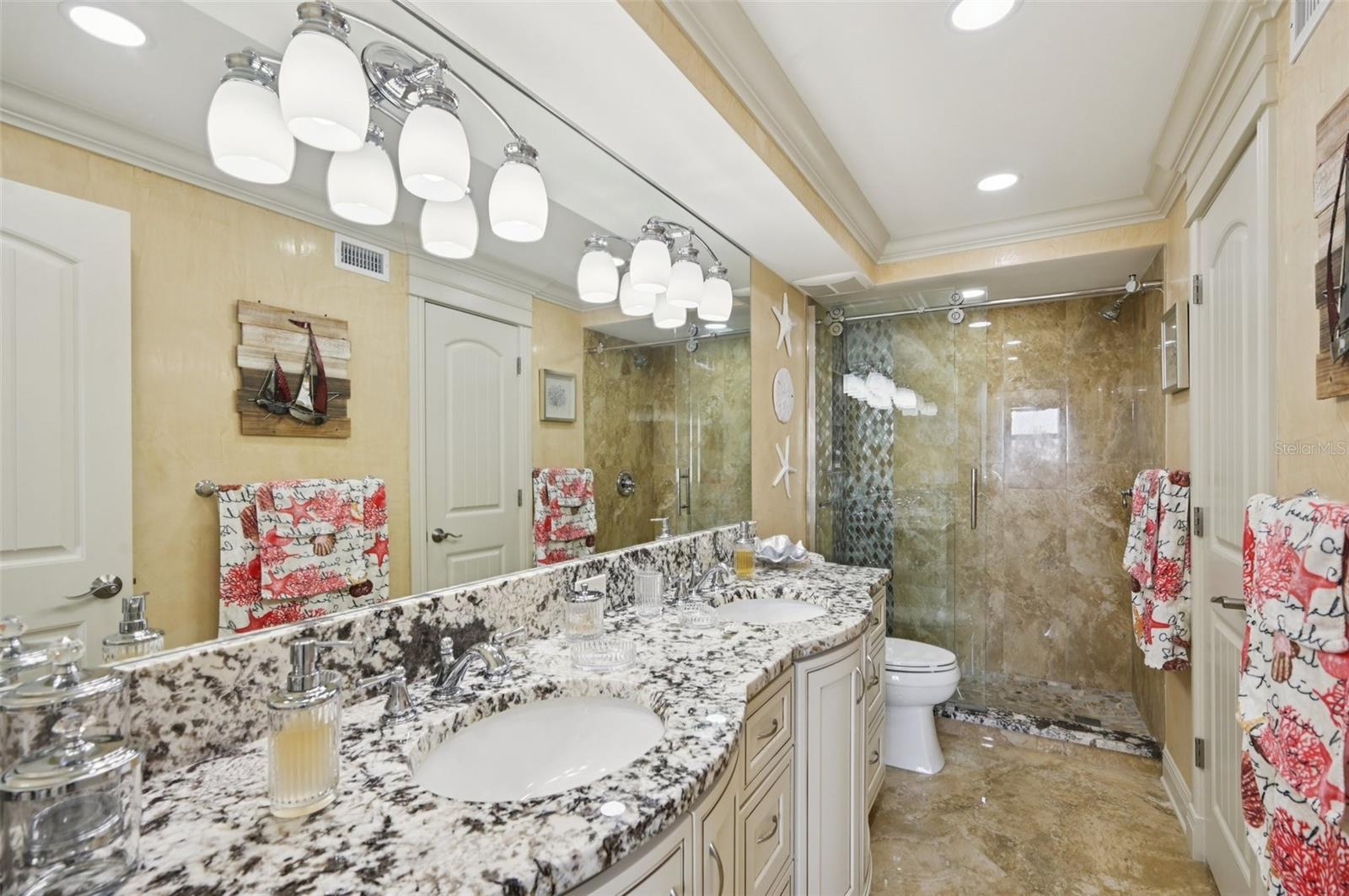 Listing photo id 19 for 5770 Midnight Pass Road C601