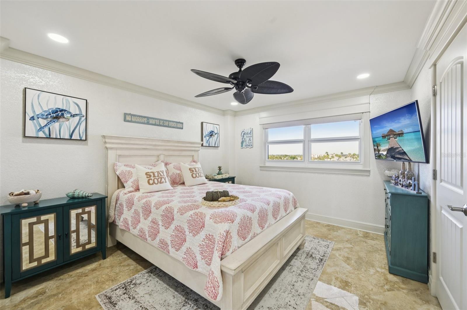 Listing photo id 21 for 5770 Midnight Pass Road C601