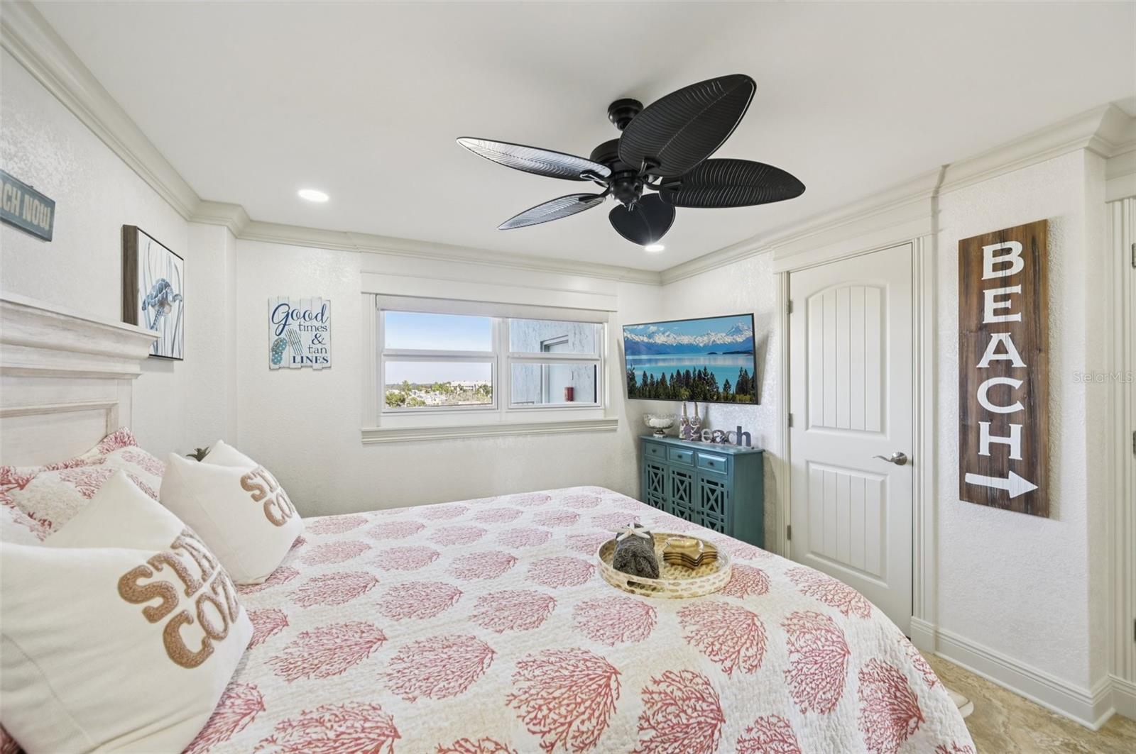 Listing photo id 22 for 5770 Midnight Pass Road C601