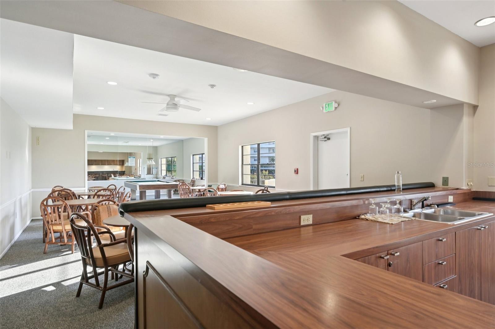 Listing photo id 43 for 5770 Midnight Pass Road C601