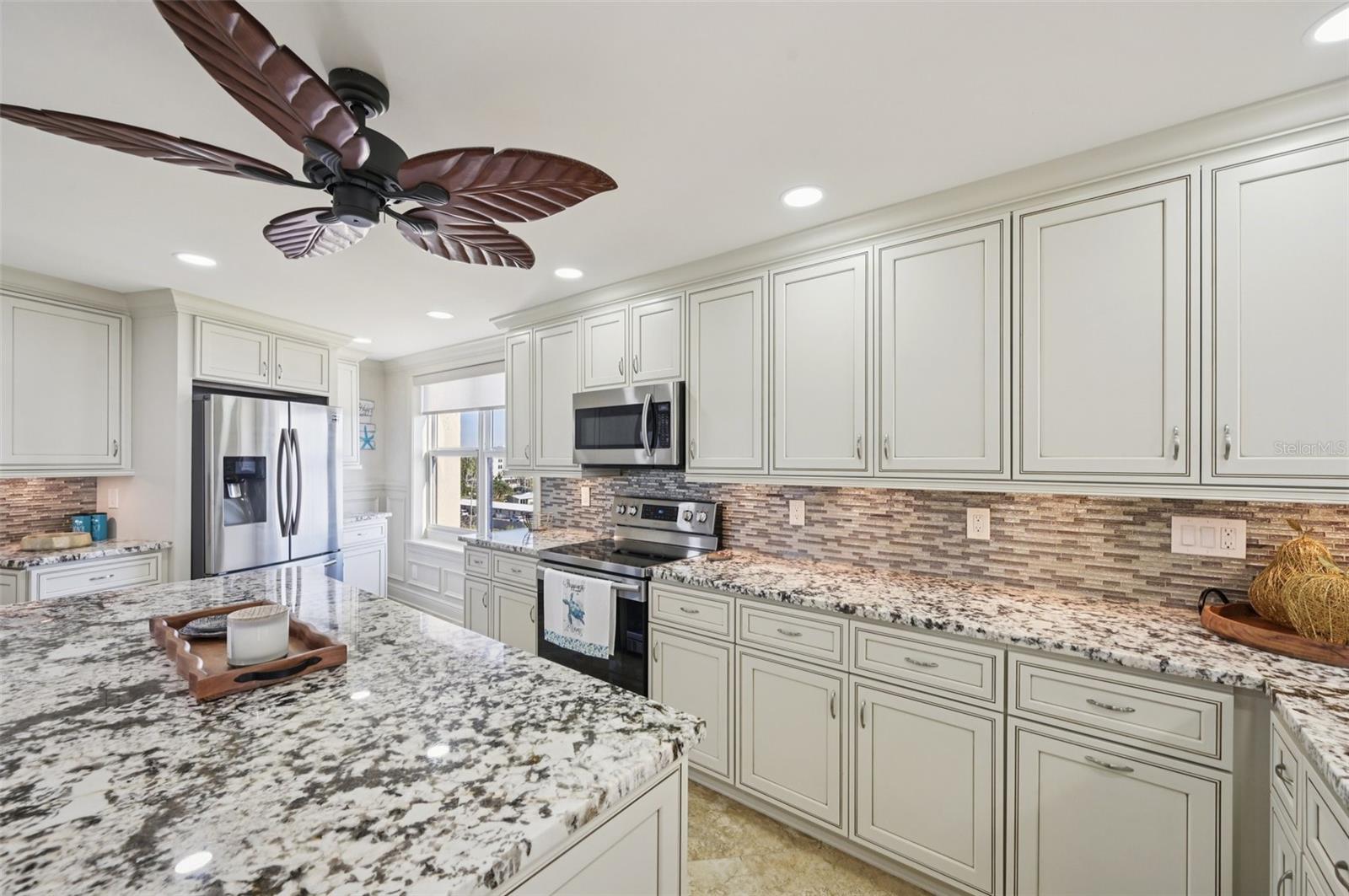 Listing photo id 3 for 5770 Midnight Pass Road C601