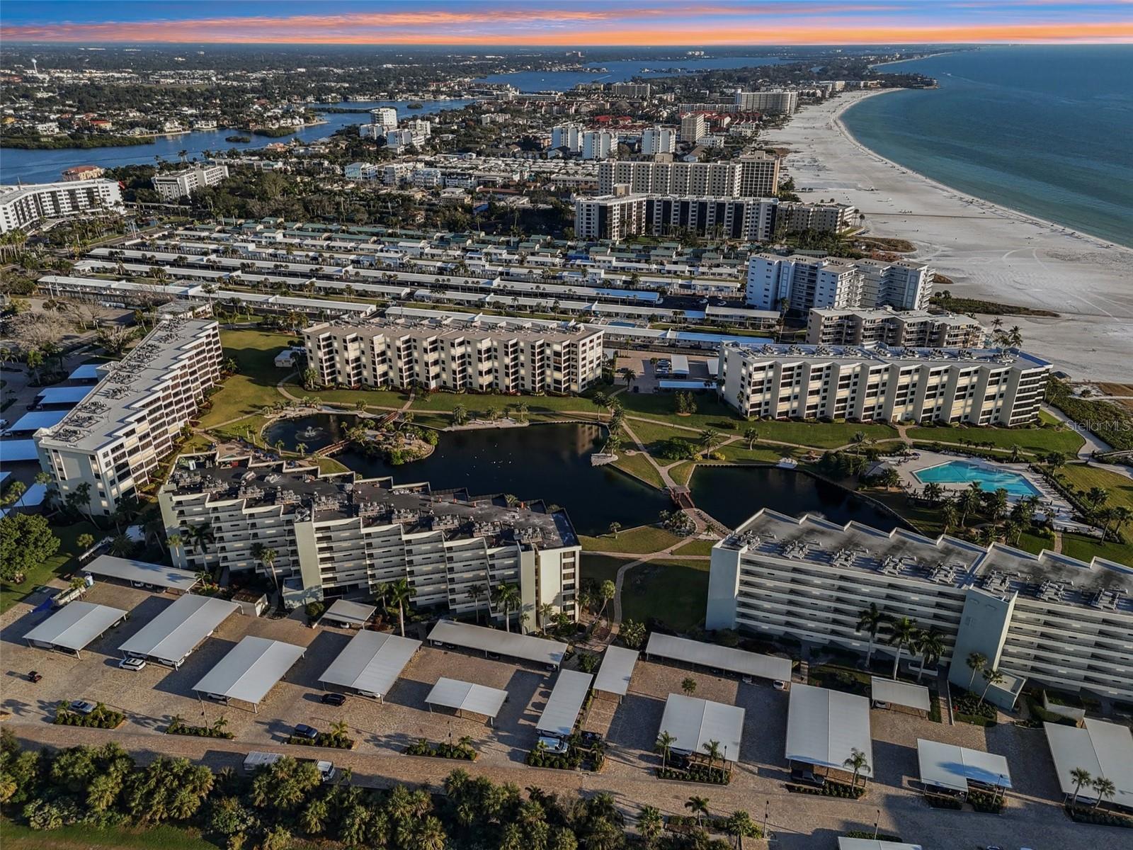 Listing photo id 50 for 5770 Midnight Pass Road C601