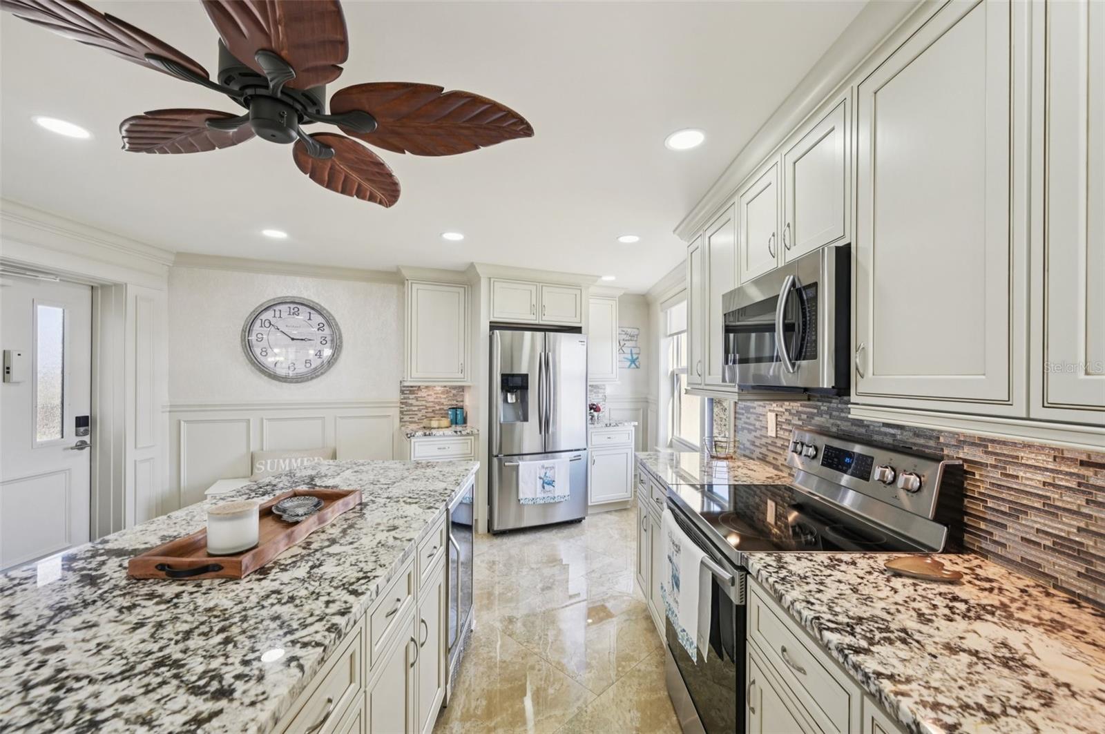 Listing photo id 4 for 5770 Midnight Pass Road C601