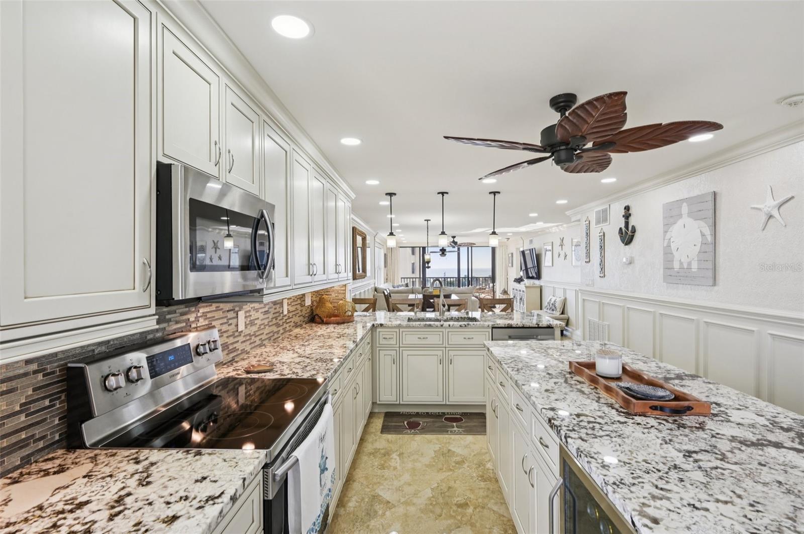 Listing photo id 5 for 5770 Midnight Pass Road C601