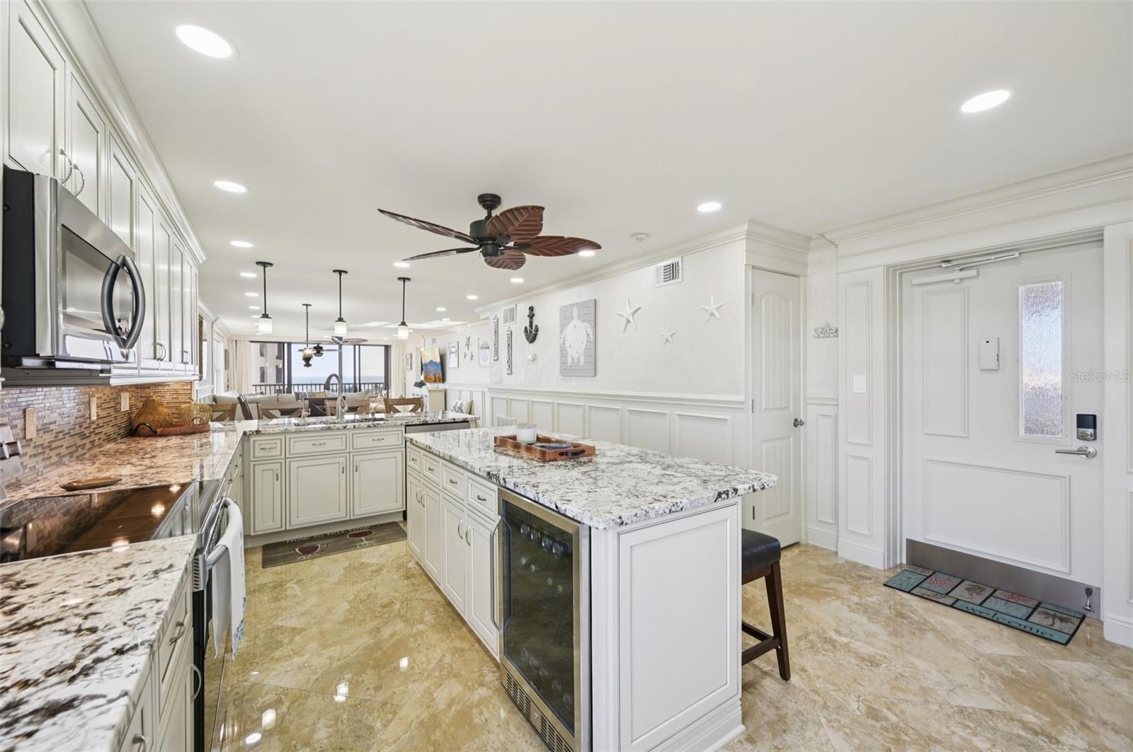 Listing photo id 7 for 5770 Midnight Pass Road C601