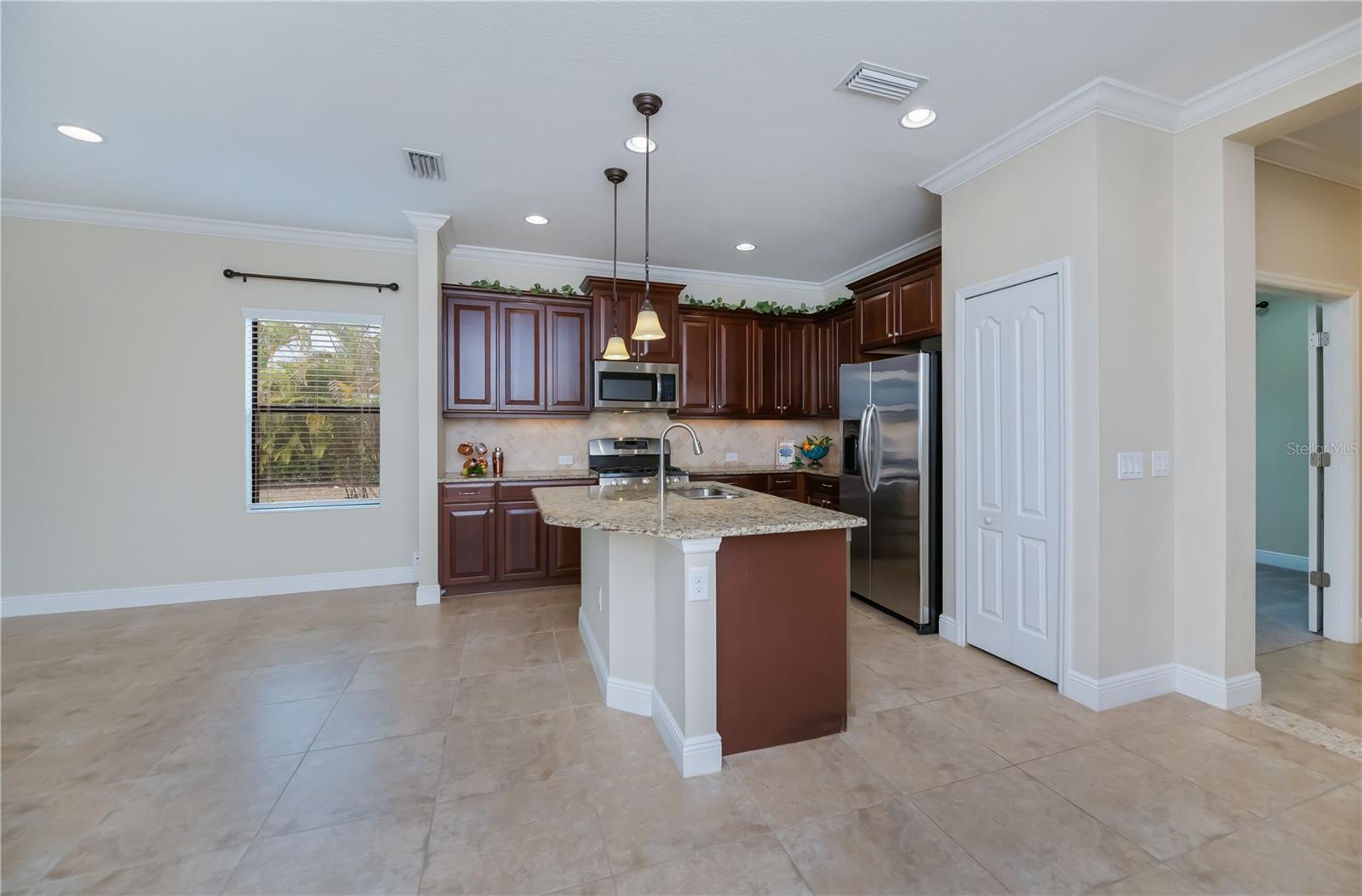 Image 17 of 62 For 1387 Backspin Drive