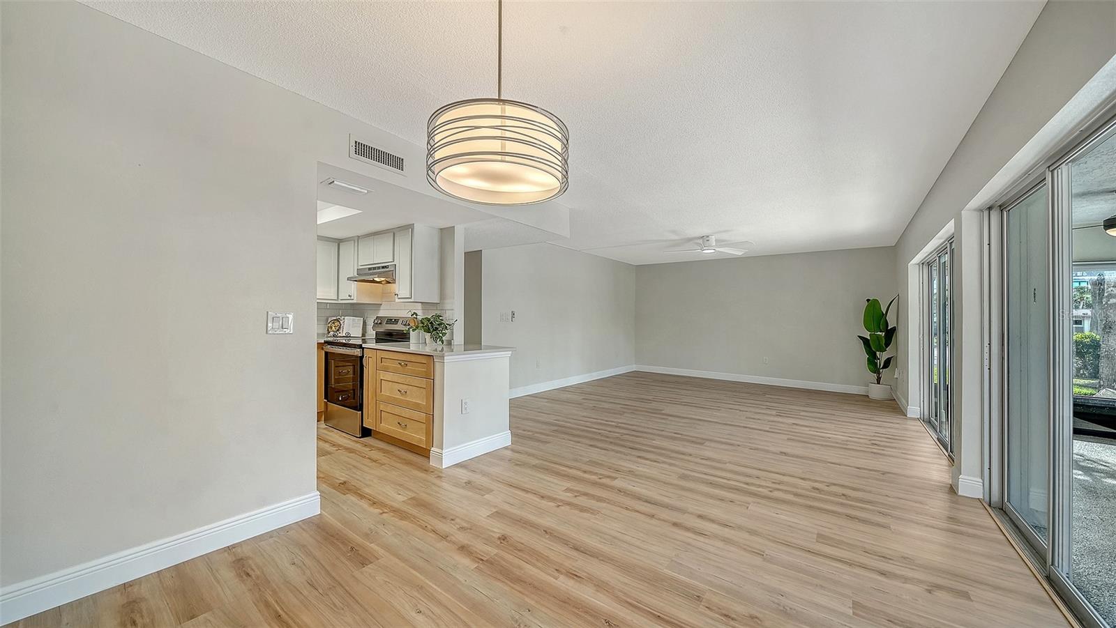 Image 19 of 65 For 101 Whispering Sands Drive 107