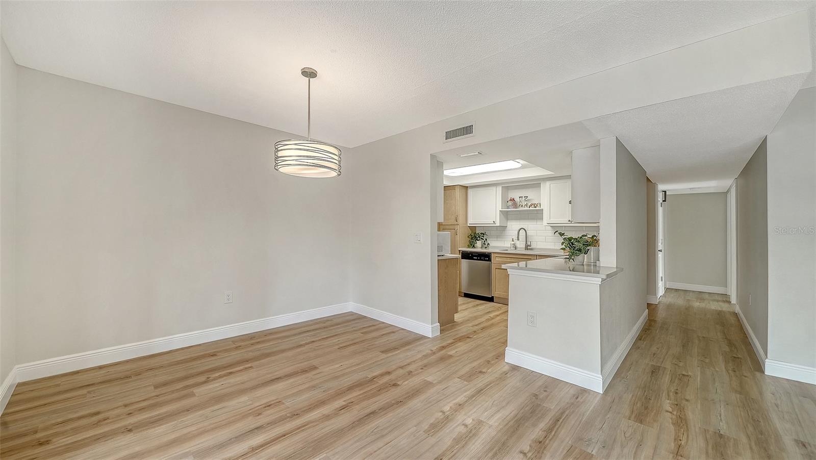 Image 21 of 65 For 101 Whispering Sands Drive 107