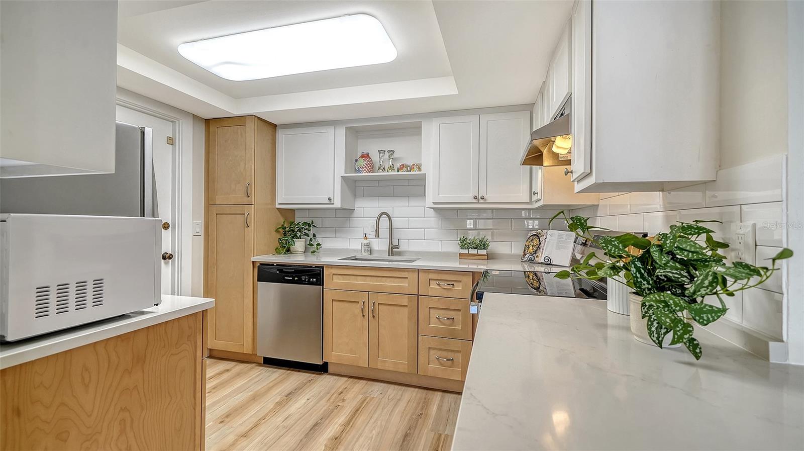 Image 22 of 65 For 101 Whispering Sands Drive 107