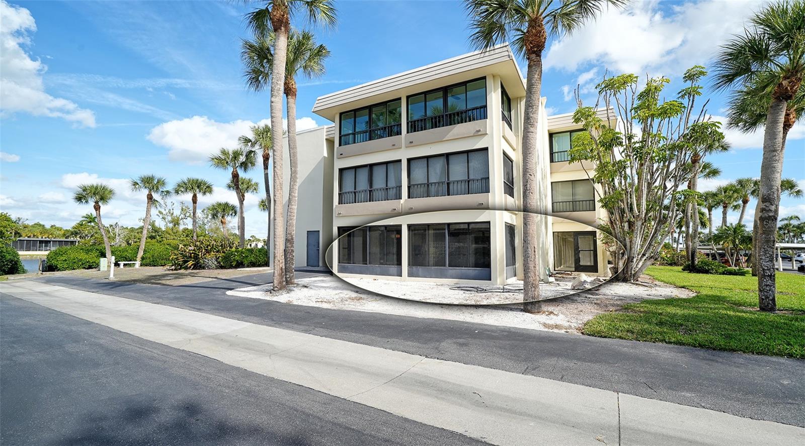 Image 36 of 65 For 101 Whispering Sands Drive 107