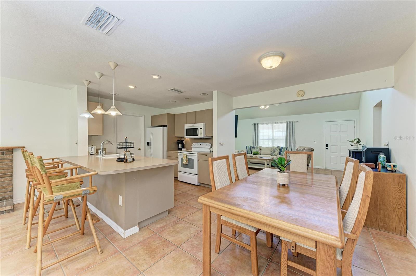 Image 4 of 14 For 2660 Davis Boulevard