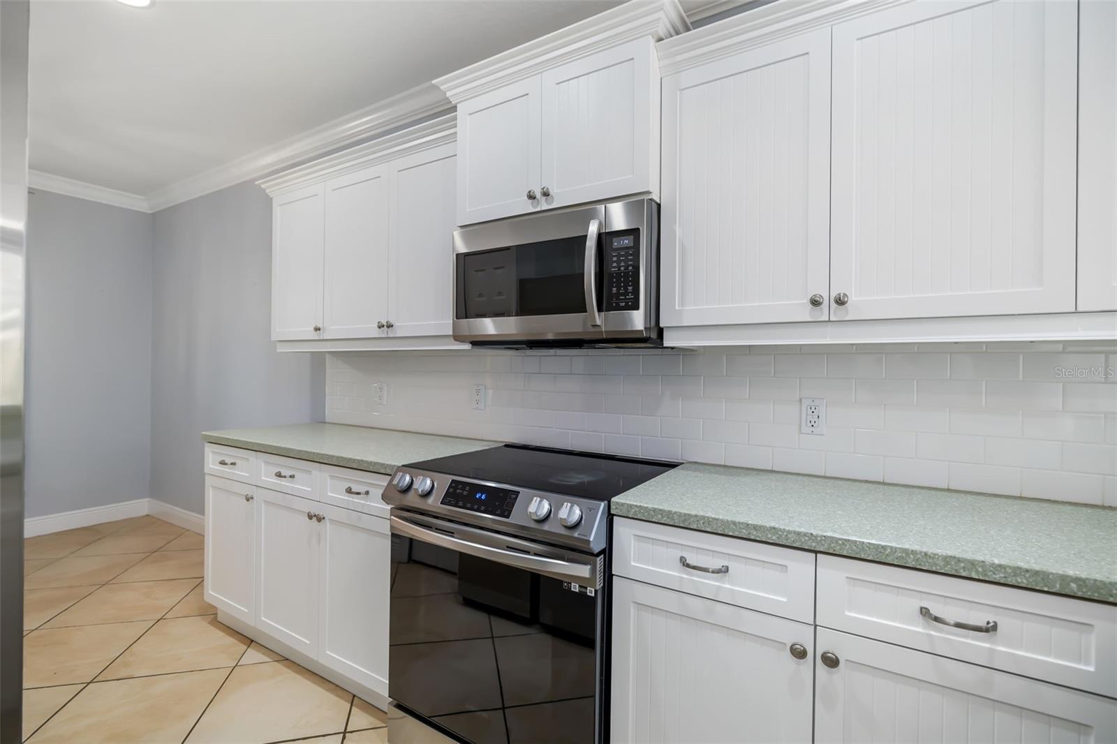 Image 10 of 76 For 5615 Southernmost Lane