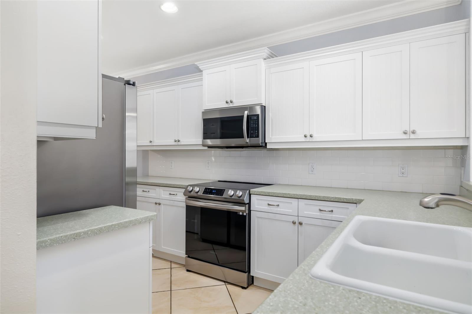 Image 14 of 76 For 5615 Southernmost Lane