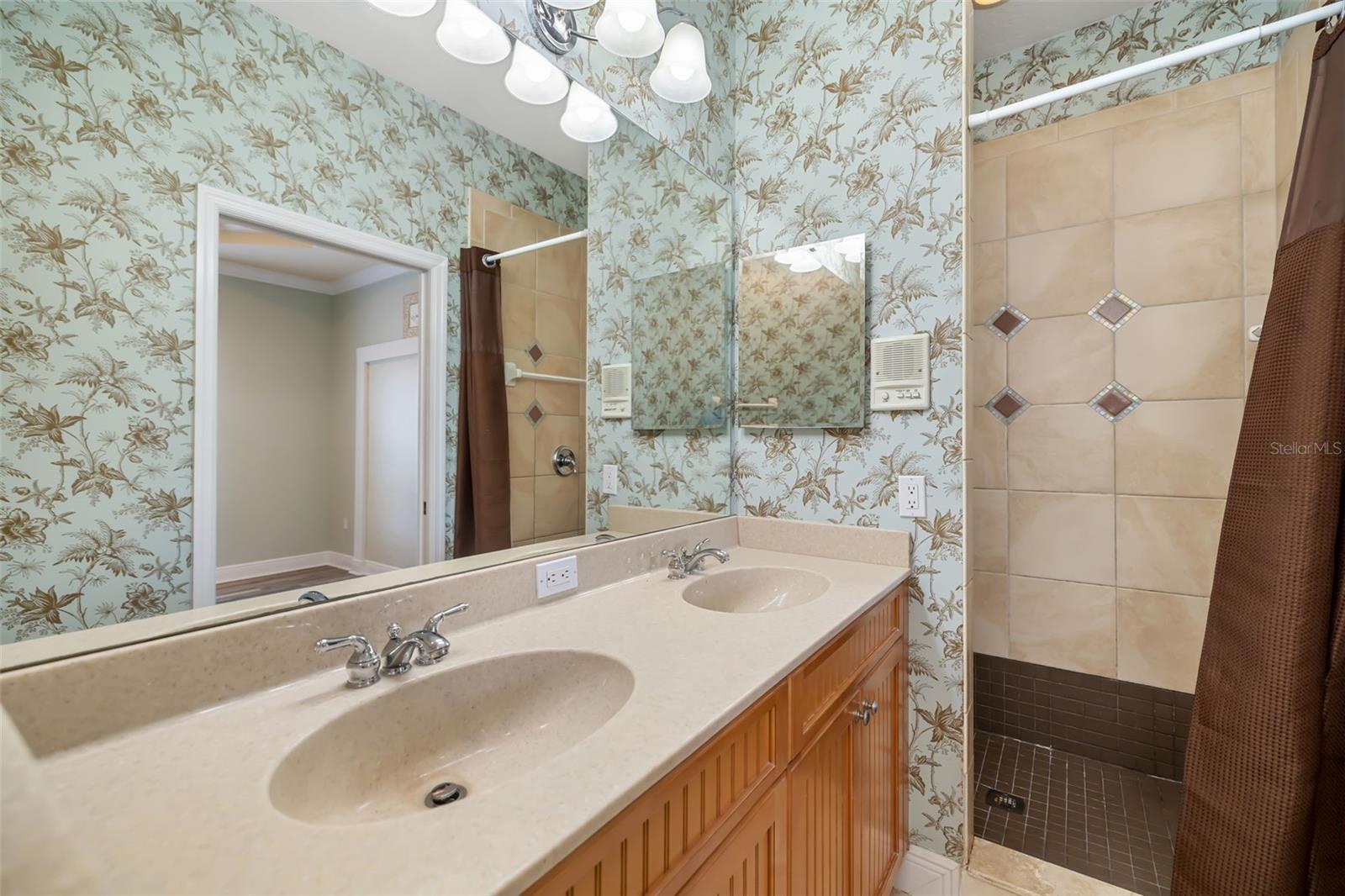 Image 27 of 76 For 5615 Southernmost Lane