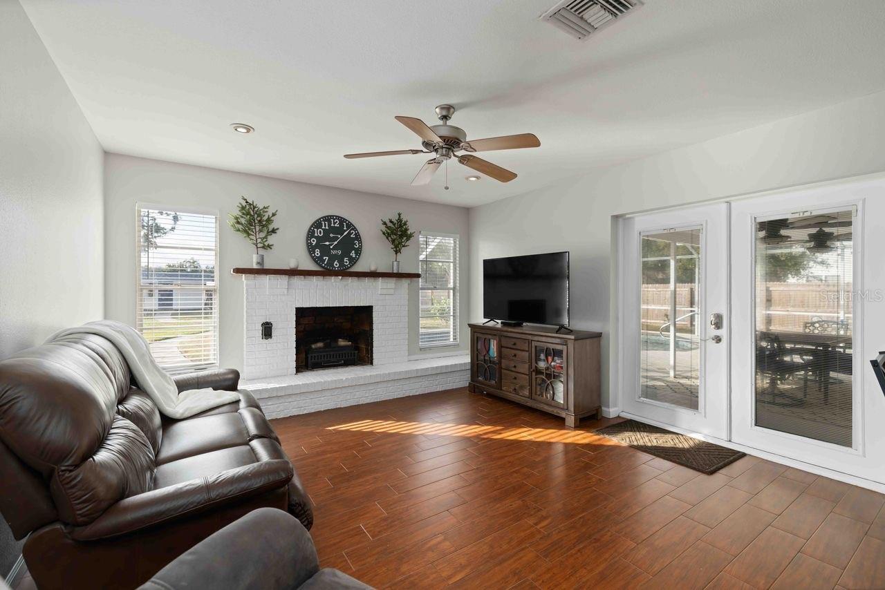 Image 15 of 42 For 5504 18th Avenue E