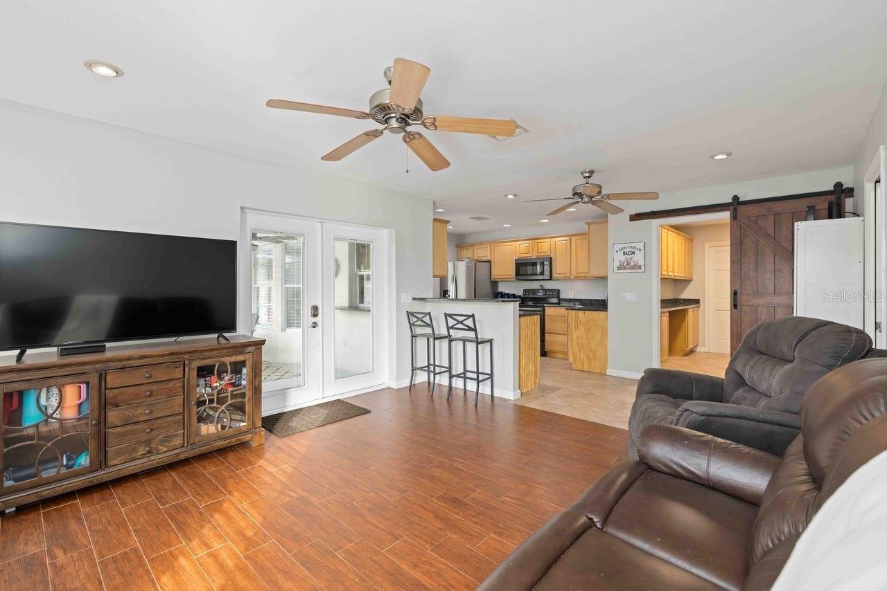 Image 17 of 42 For 5504 18th Avenue E