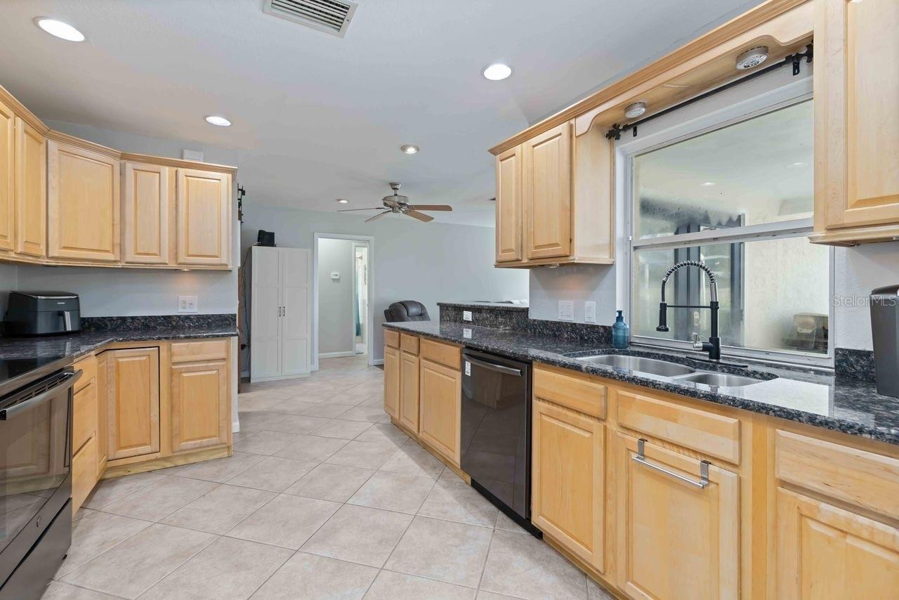 Image 19 of 42 For 5504 18th Avenue E