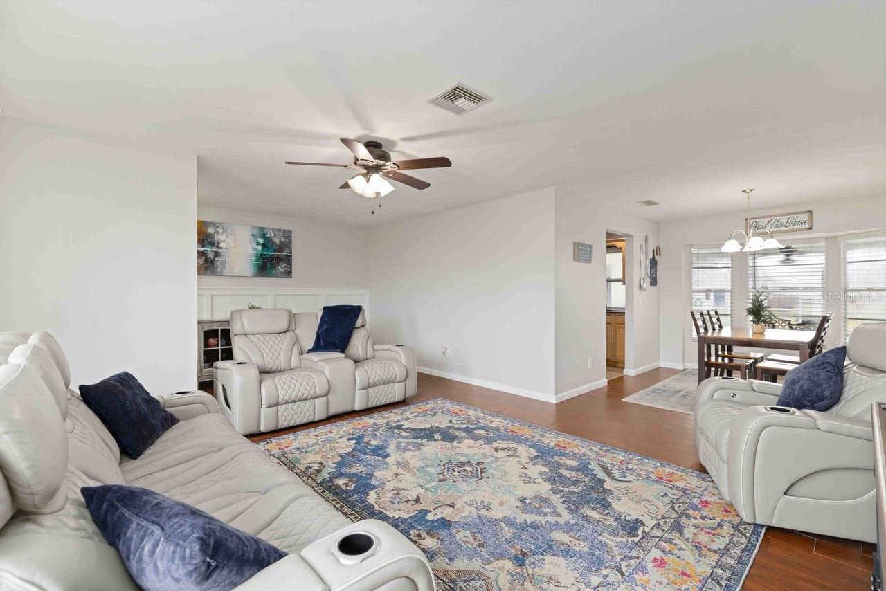 Image 20 of 42 For 5504 18th Avenue E