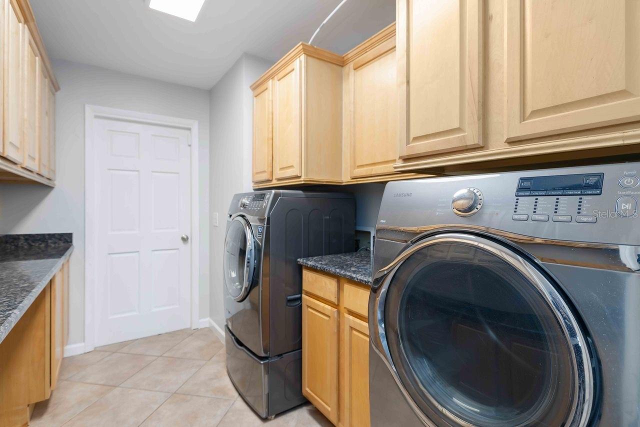 Image 23 of 42 For 5504 18th Avenue E