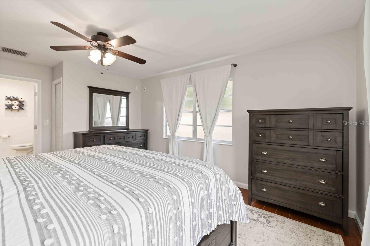 Image 24 of 42 For 5504 18th Avenue E