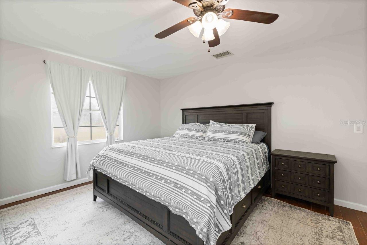 Image 25 of 42 For 5504 18th Avenue E