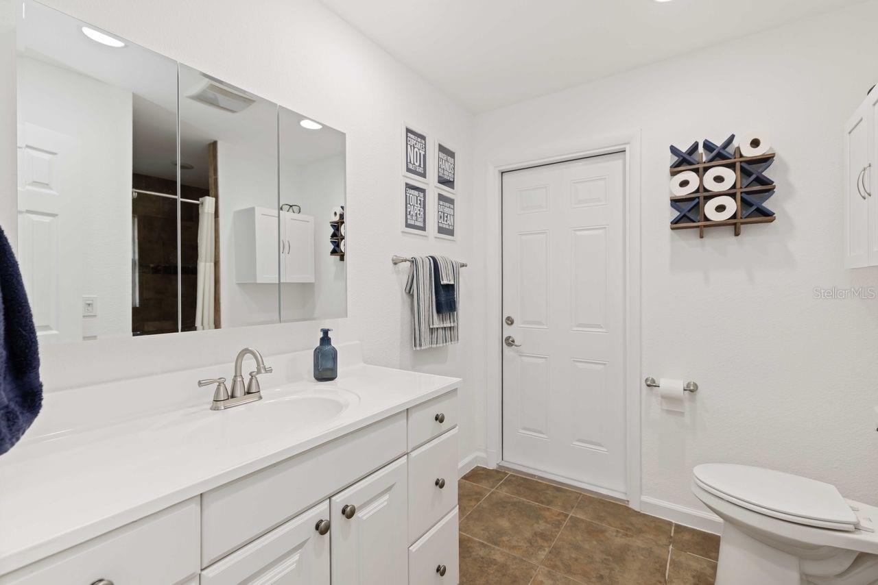 Image 28 of 42 For 5504 18th Avenue E