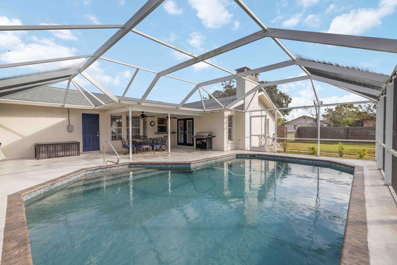 Image 3 of 42 For 5504 18th Avenue E