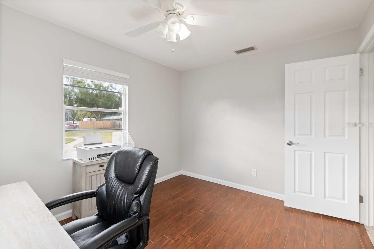 Image 31 of 42 For 5504 18th Avenue E