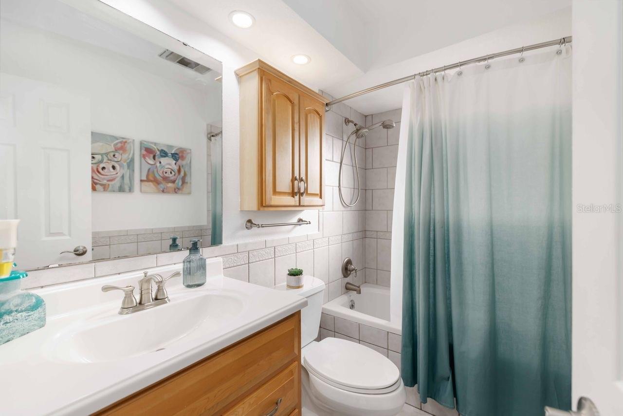 Image 32 of 42 For 5504 18th Avenue E