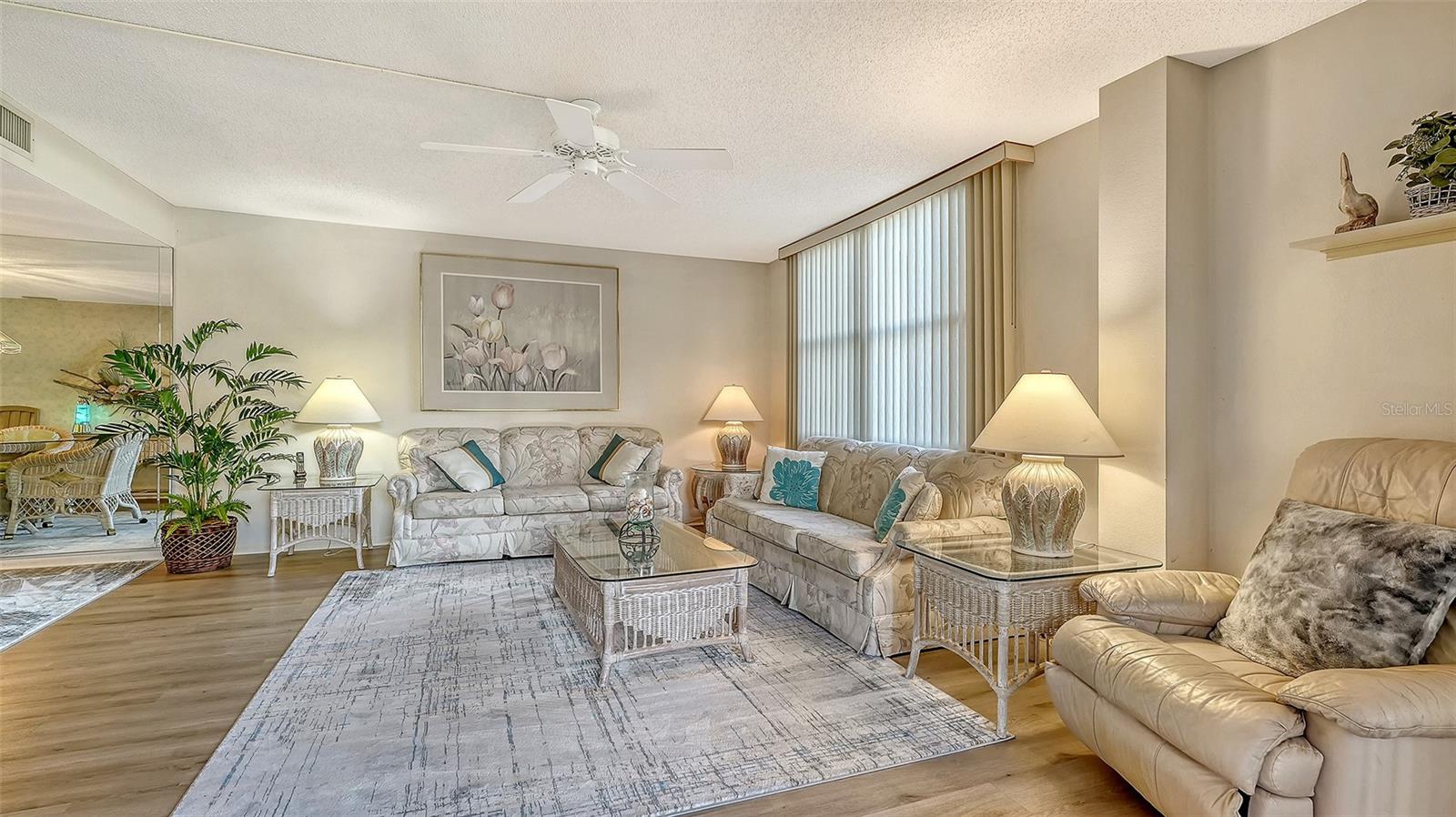 Image 13 of 79 For 8773 Midnight Pass Road 102g