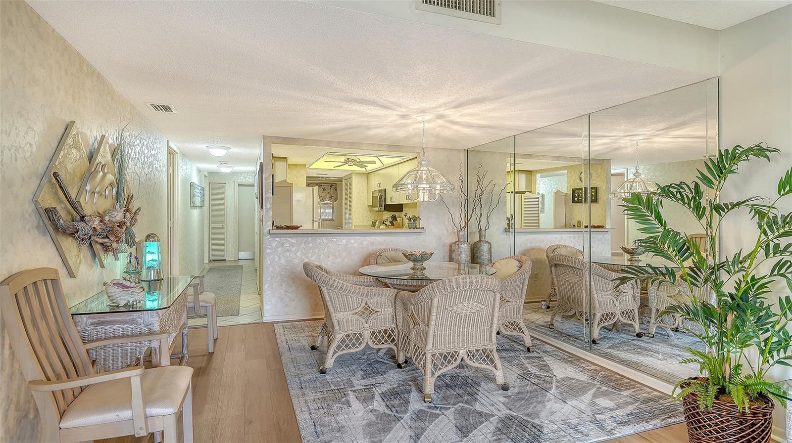 Image 14 of 79 For 8773 Midnight Pass Road 102g