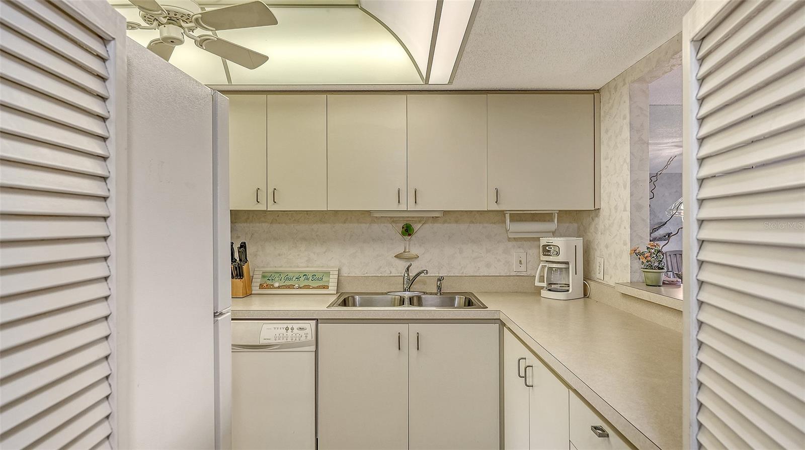 Image 18 of 79 For 8773 Midnight Pass Road 102g