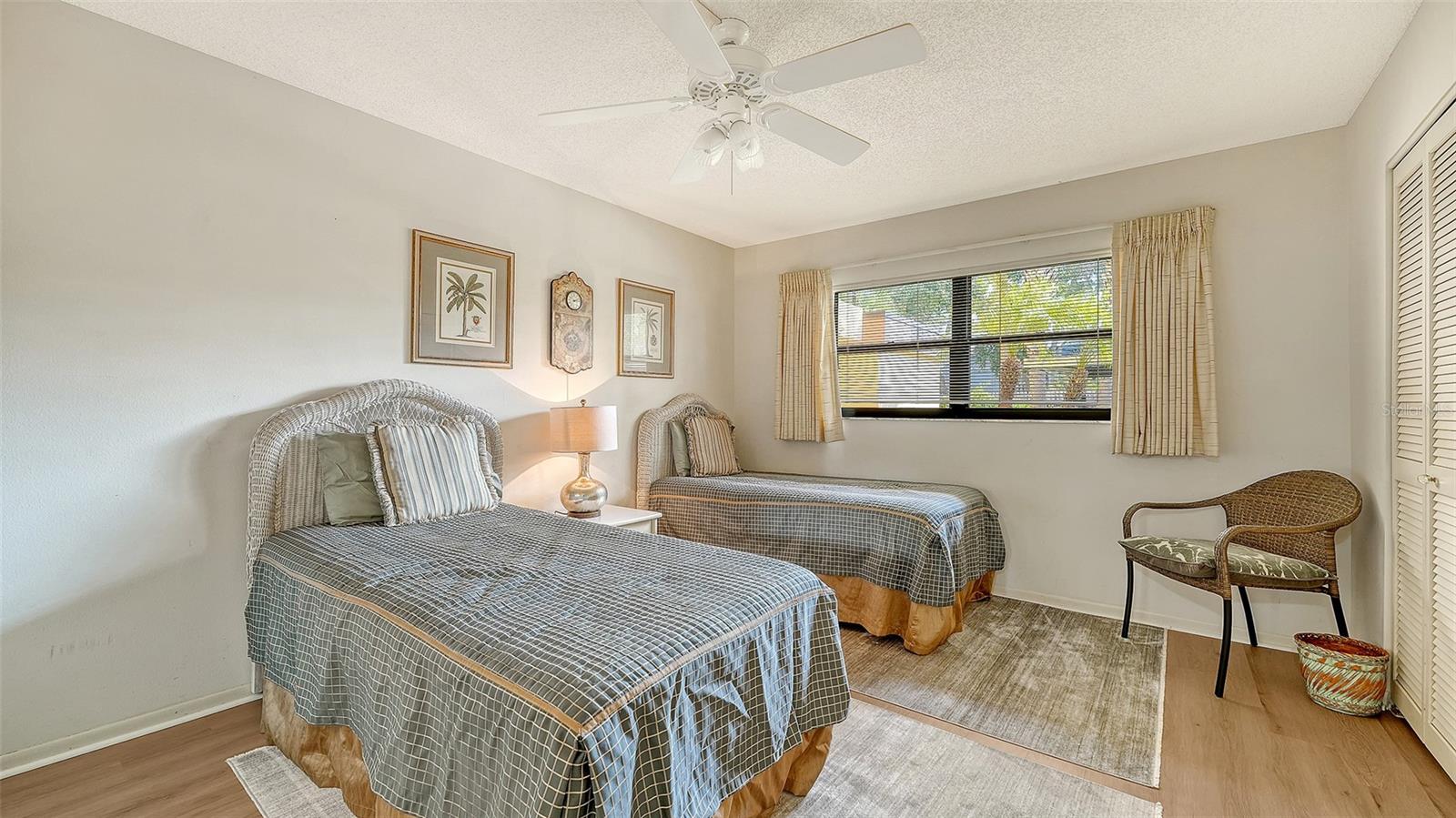 Image 31 of 79 For 8773 Midnight Pass Road 102g