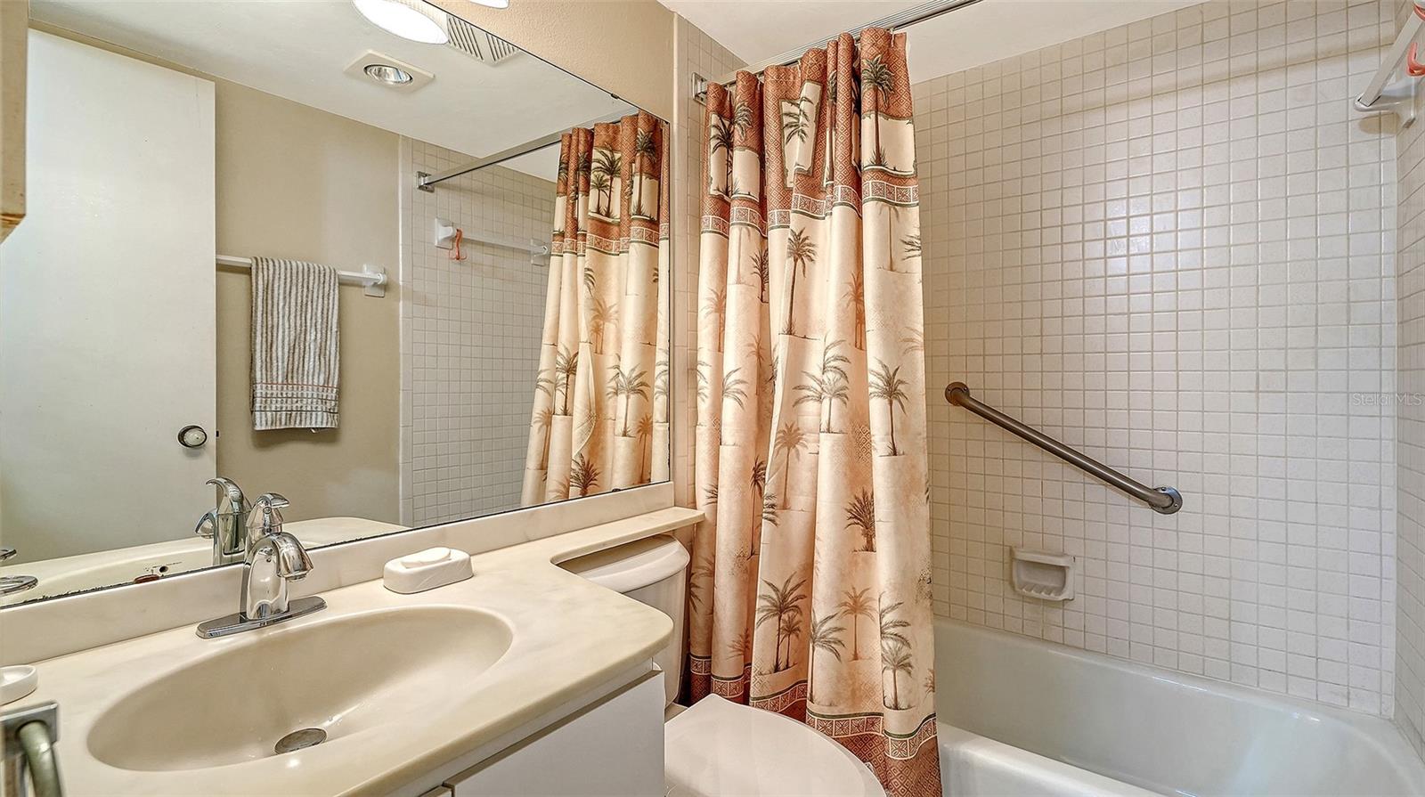 Image 33 of 79 For 8773 Midnight Pass Road 102g